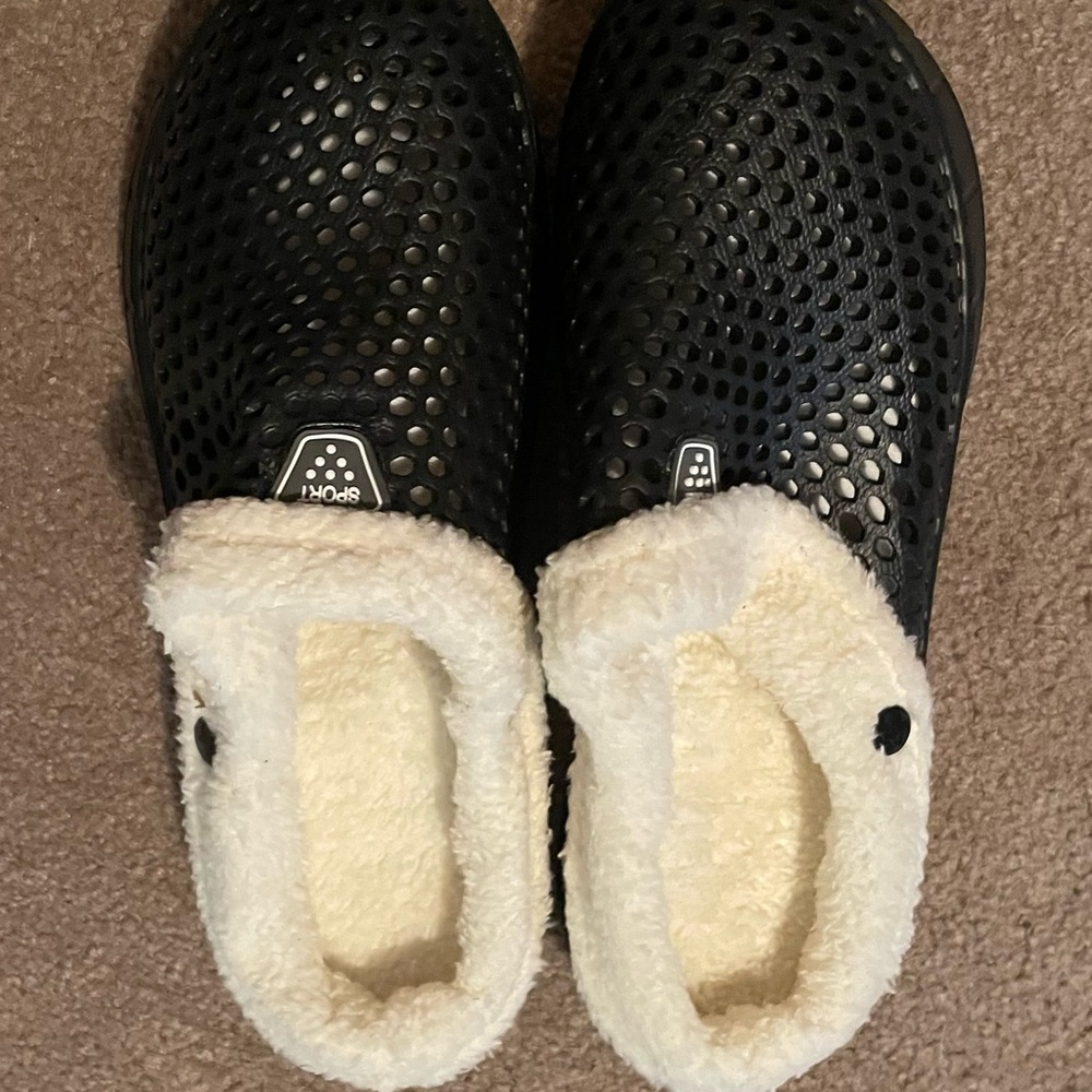 Men’s Source Unknown Black and White Slip-On Crocs With Fleece